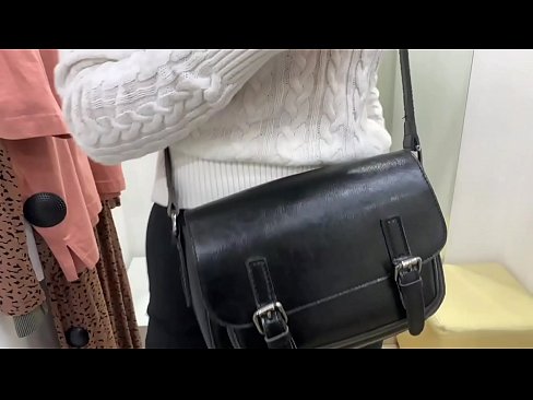 ❤️ 年轻婊子FeralBerry在试衣间用假阳具公开自慰 性爱❤